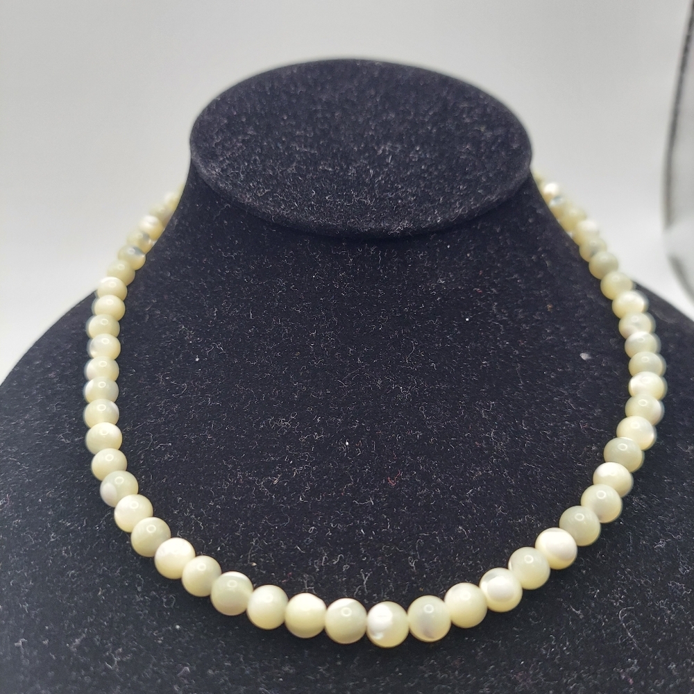 Vintage Elegant Mother of Pearl Bead Necklace 7"/14", GC.